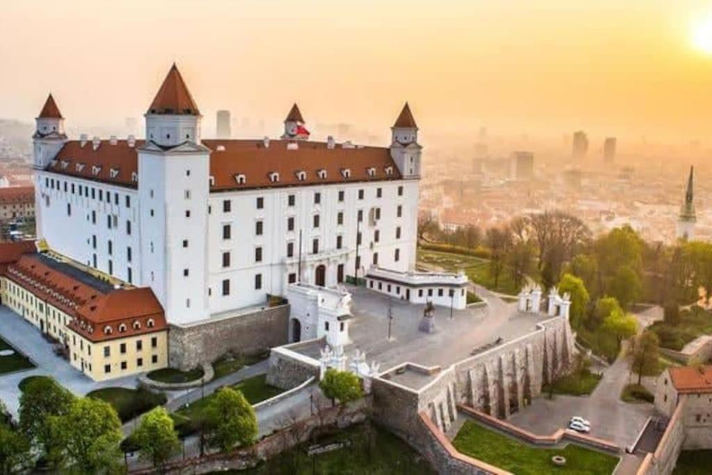 Diamond Residence In Old Town With Free Parking Bratislava Eksteriør bilde