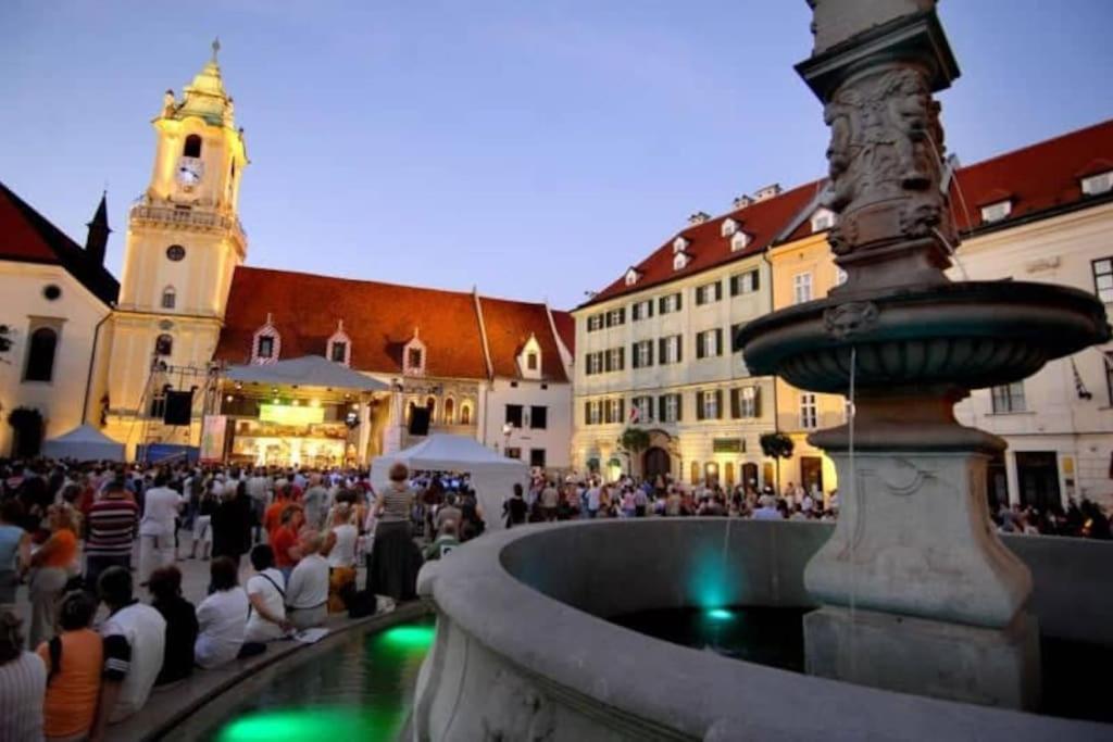 Diamond Residence In Old Town With Free Parking Bratislava Eksteriør bilde