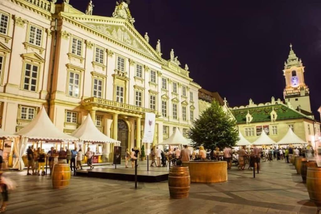 Diamond Residence In Old Town With Free Parking Bratislava Eksteriør bilde