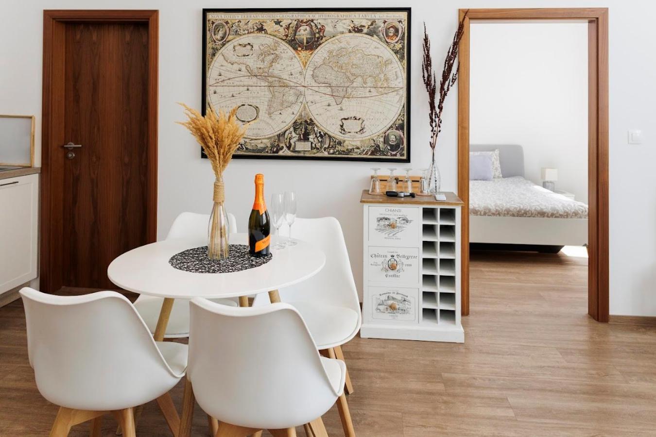 Diamond Residence In Old Town With Free Parking Bratislava Eksteriør bilde