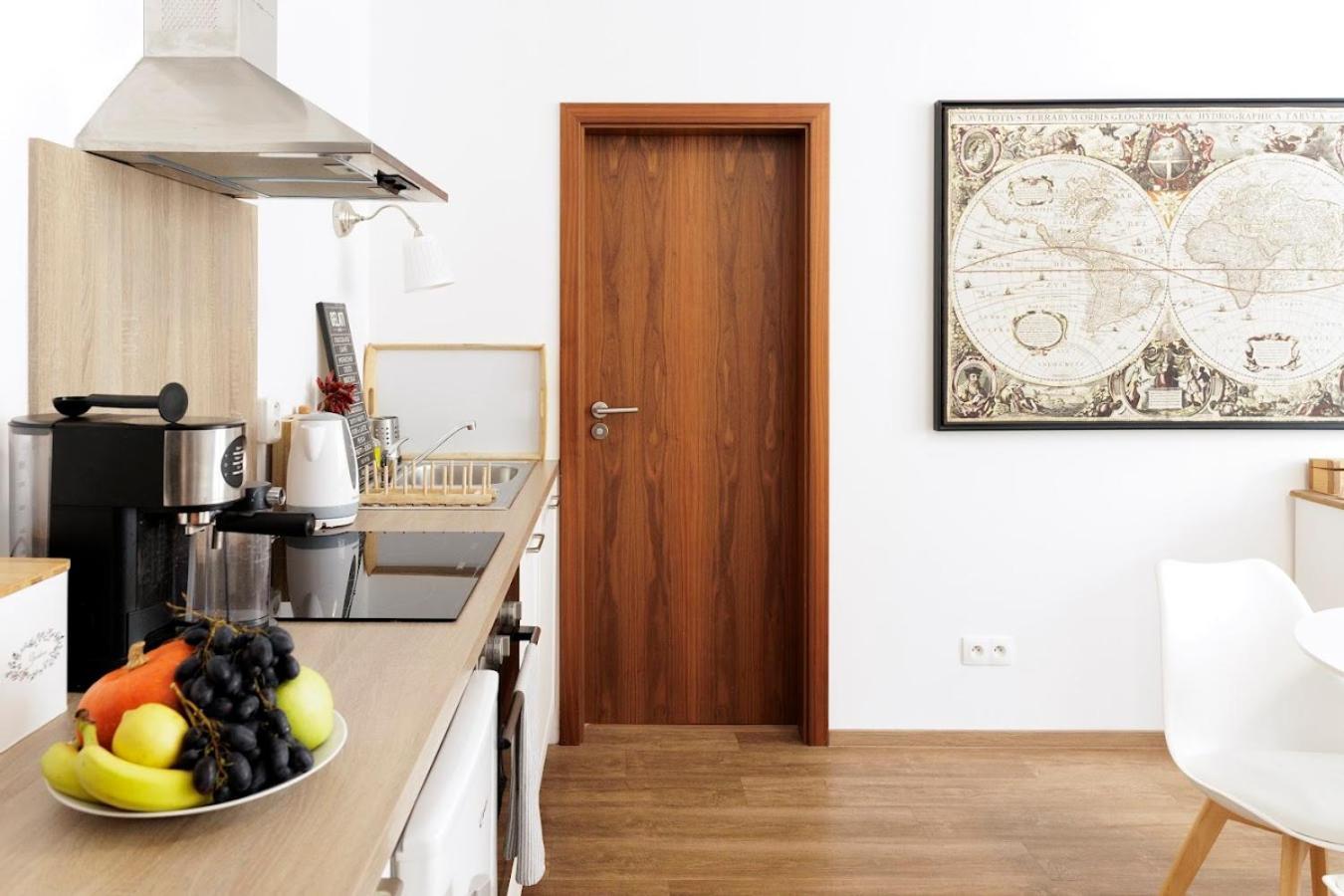Diamond Residence In Old Town With Free Parking Bratislava Eksteriør bilde